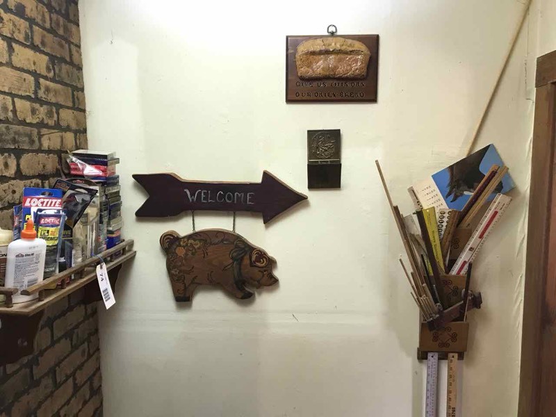 lot 74 image: Kitchen Welcome Sign, Rulers, Letter Holder, Small Shelf, Key Holder, Stuff, Etc.