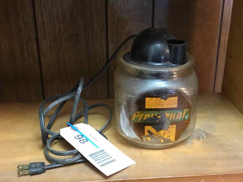 lot 98 image: Bedroom 1  Mid Century Vaporizer