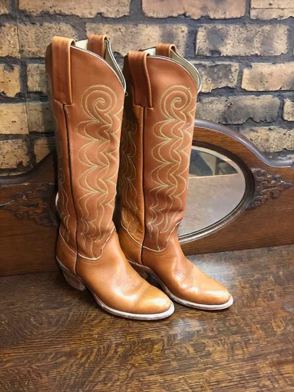 lot 103 image: Bedroom 1  Ladies Frye Cowboy Boots (5B)