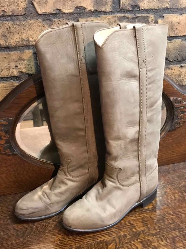 lot 106 image: Bedroom 1  Ladies Justin High Top Boots (Imperfect, 5B)
