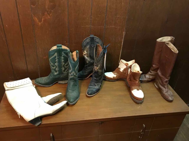 lot 107 image: Bedroom 1 (5 pair) Ladies Boots