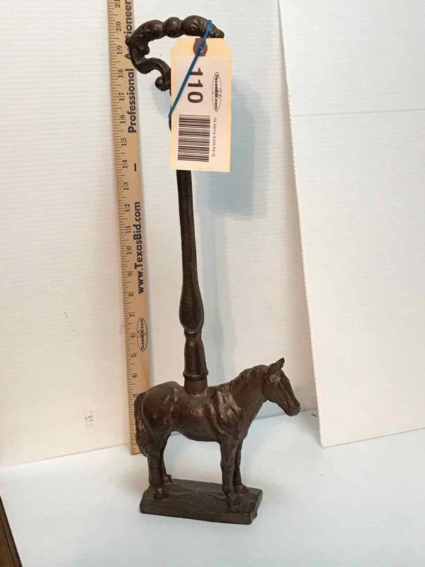 lot 110 image: Bedroom 1 Cast Iron Horse Door Stop