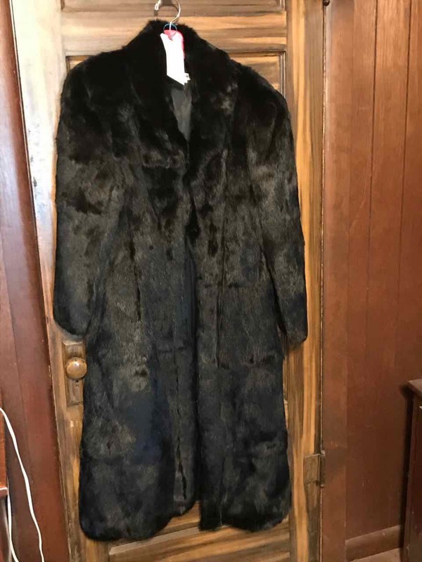 lot 112 image: Bedroom 1 Dyed Rabbit Fur Coat (black, Large)