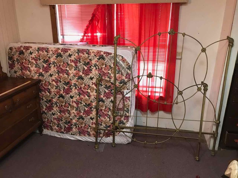 lot 120 image: Bedroom 2 Antique Iron Bed Frame with Mattress & Boxsprings (Full)