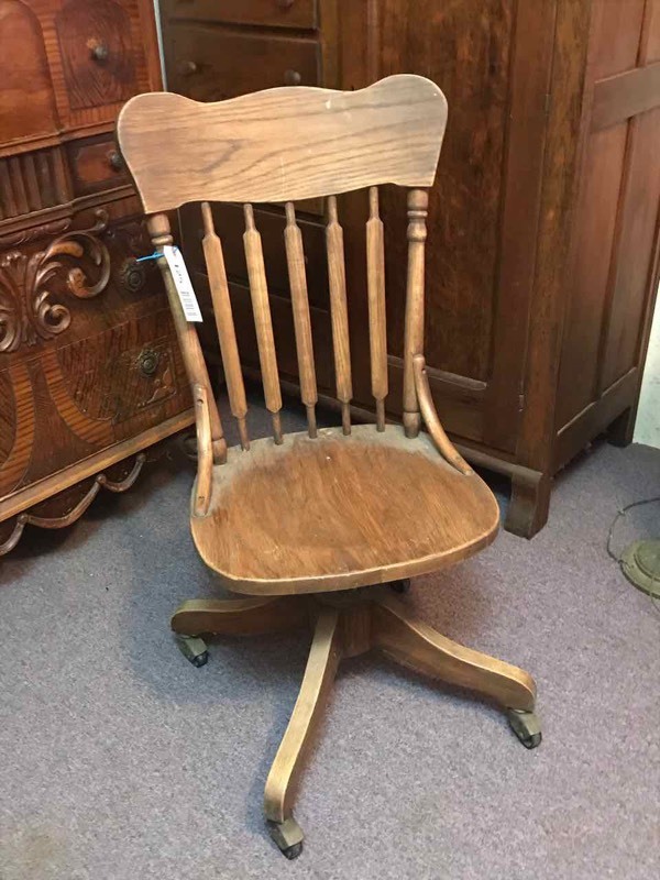 lot 125 image: Bedroom 2 Spindle Back Oak Chair on Caster