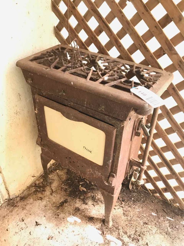 lot 148 image: Back Patio Antique Dixie Enameled Kerosene Stove
