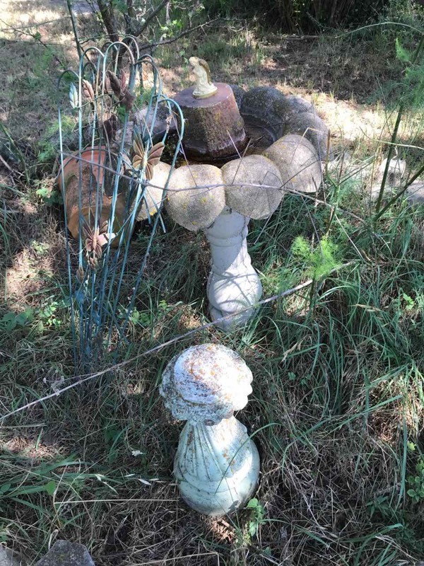 lot 151 image: Yard Concrete Bird Bath, Small Wire Trellis, Base for bird bath