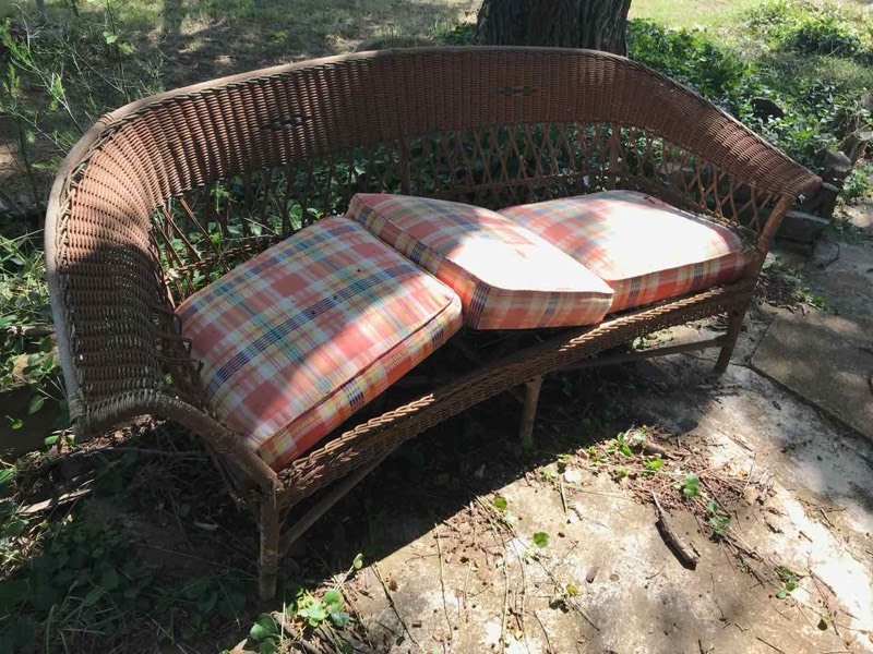 lot 154 image: Yard Wicker Patio Sofa