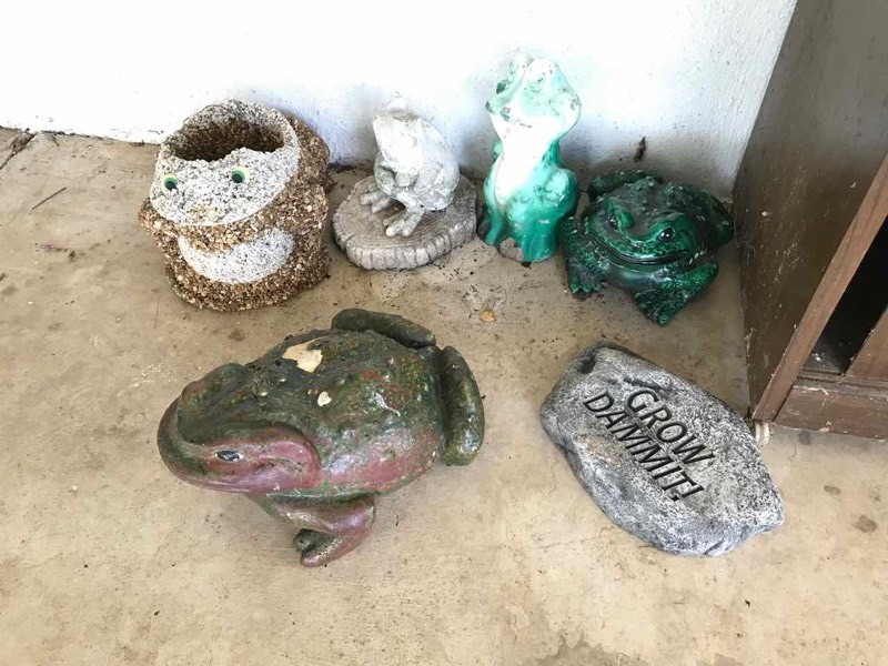 lot 161 image: Porch Asst. Yard Art Frogs