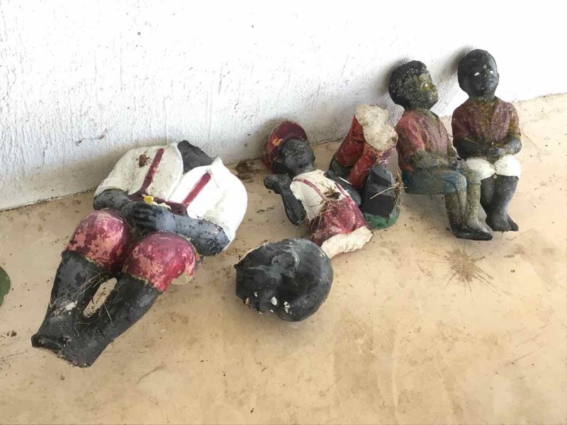 lot 162 image: Porch Concrete Yard Figures Parts & Pieces