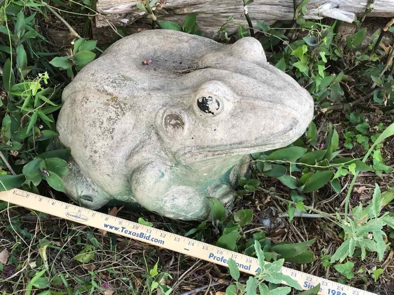 lot 166 image: Yard Big Concrete Frog
