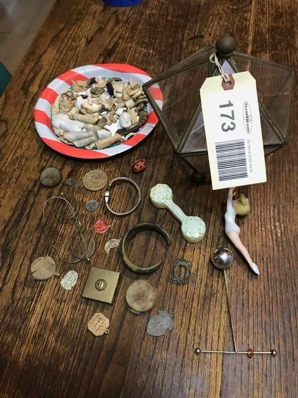 lot 173 image: Kitchen Bracelet, Wrist Watch, Little Charms, Terrarium, Old Eye Glasses