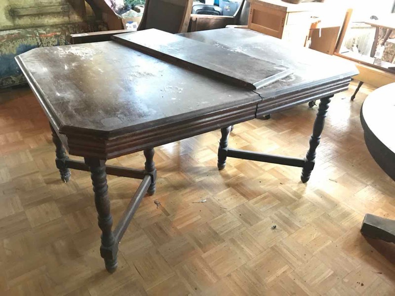 lot 181 image: Living Room Rectangular Table with Turned Legs