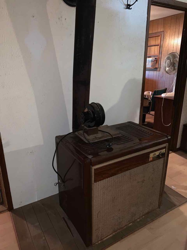lot 183 image: Wood heater with blower, mfg. King