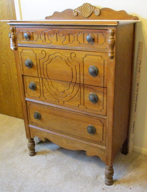 lot 3 image: Depression Era Chest of Drawers (B2)