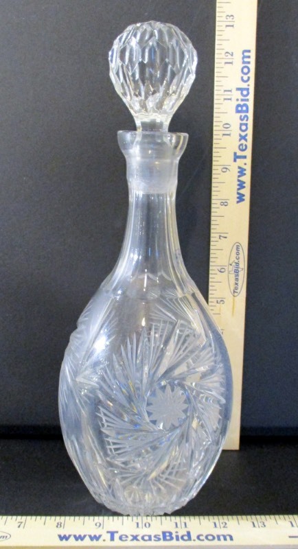 lot 8 image: GlassCrystal Decanter (B2)