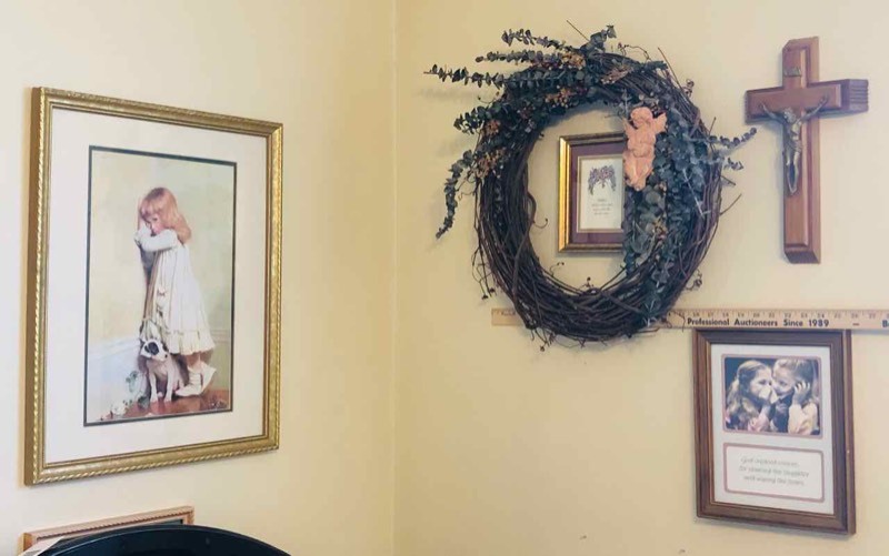 lot 9 image: Asst. Wall Decor  Cross, Wreath, Framed Prints, Etc. (B2)