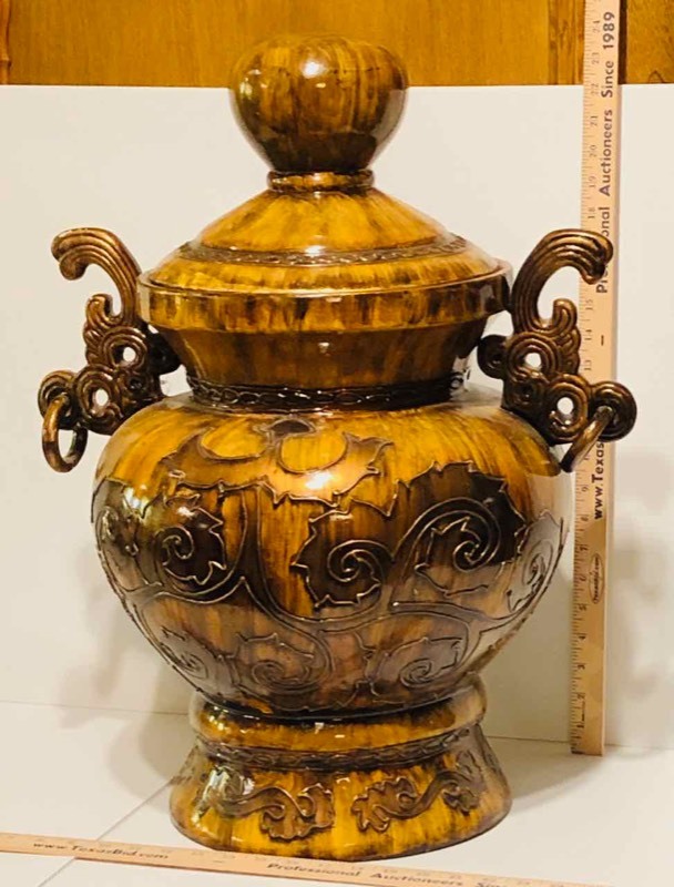 lot 15 image: Large Oriental Styled Lidded Urn (LR)
