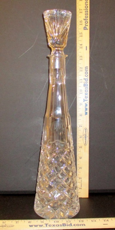 lot 16 image: GlassCrystal Decanter (B2)