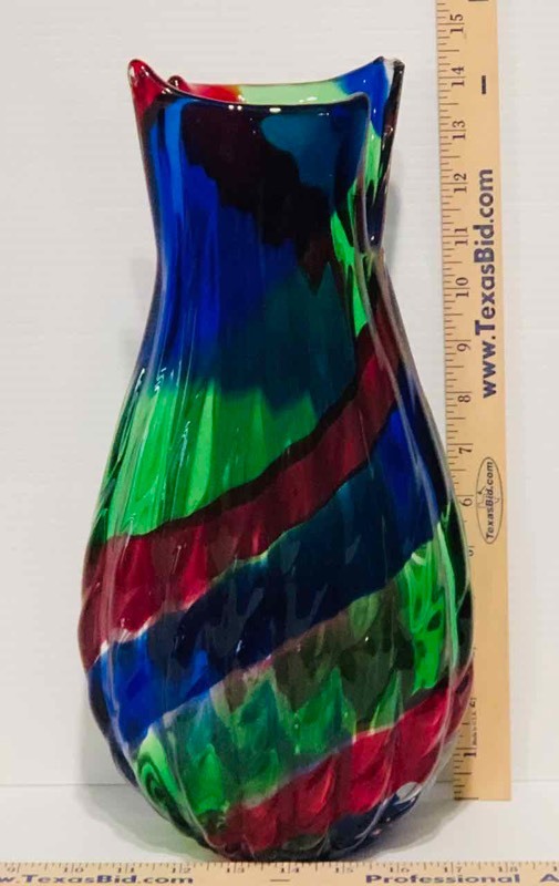 lot 29 image: Art Glass Vase  Heavy, Ribbed, Colorful (LR)