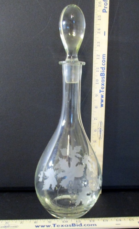 lot 32 image: GlassCrystal Decanter Etched Leaves (B2)