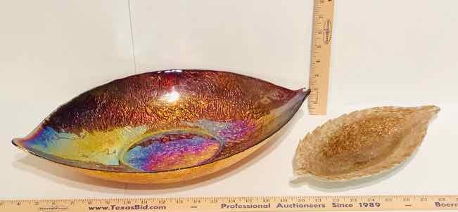 lot 39 image: (2) Decorative Leaf Bowls (LR)