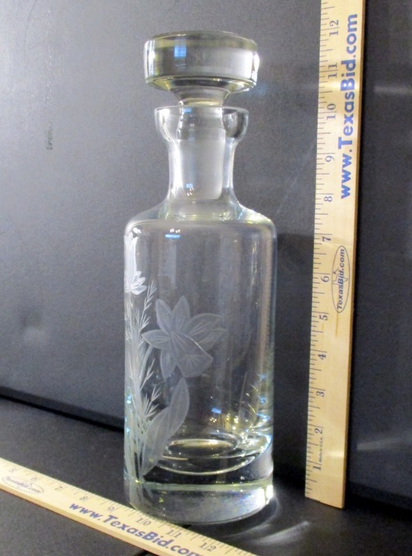lot 40 image: GlassCrystal Decanter (Lillies) (B2)