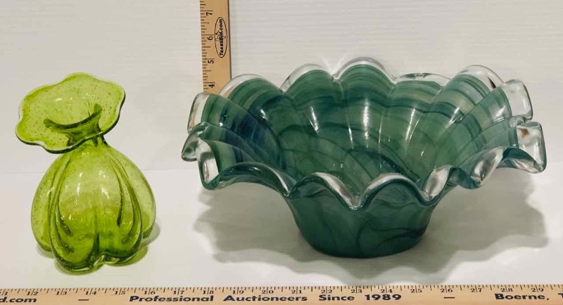 lot 45 image: Green Glass  Art Glass Wavy Edged Bowl, Clear Green Bud Starter Vase (LR)