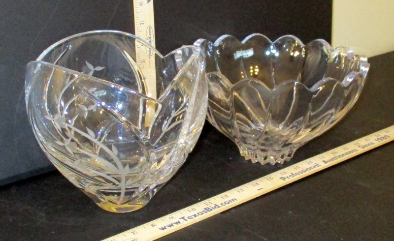 lot 92 image: (2) GlassCrystal Bowls (B2)