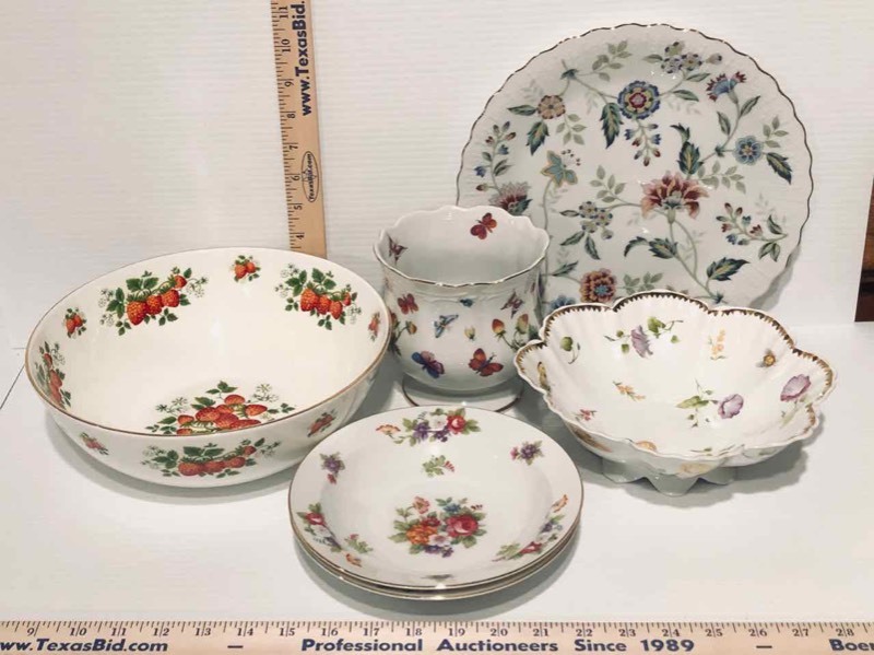 lot 94 image: Decorative Floral Plates and Bowls (LR)
