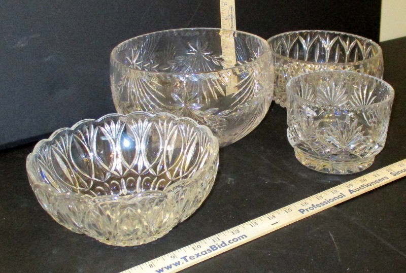 lot 104 image: (4) GlassCrystal Bowls (B2)