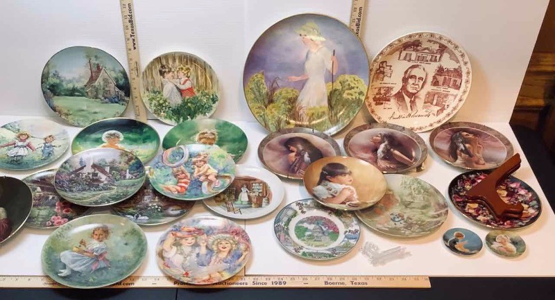 lot 158 image: Decorative Plates and Souvenir Plates (LR)