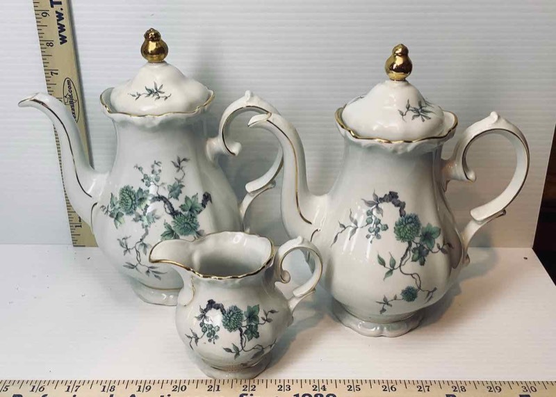 lot 165 image: Winterling Finest Bavarian China, Made in Germany 2 Pitchers, 1 Creamer (LR)