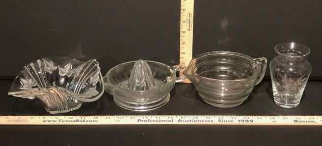 lot 176 image: (4) GlassCrystal Bowl, Juicer, Measuring Bowl, Vase (LR)
