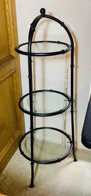lot 191 image: Three Tiered Curio Shelf (LR)