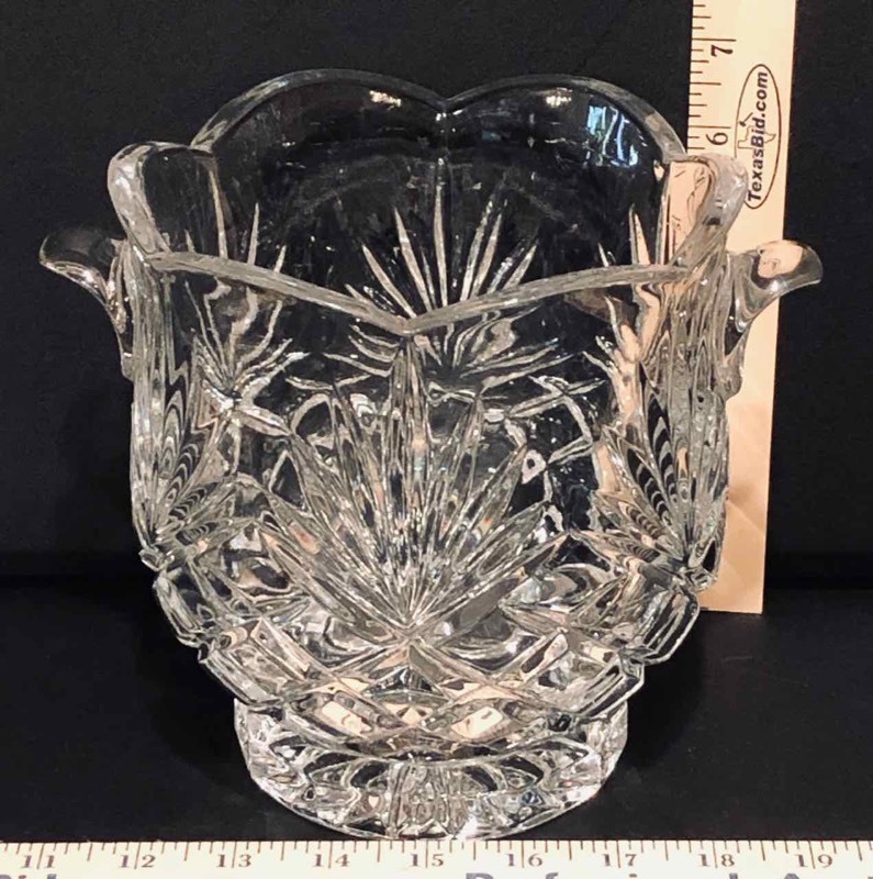 lot 192 image: GlassCrystal Ice Bucket (LR)
