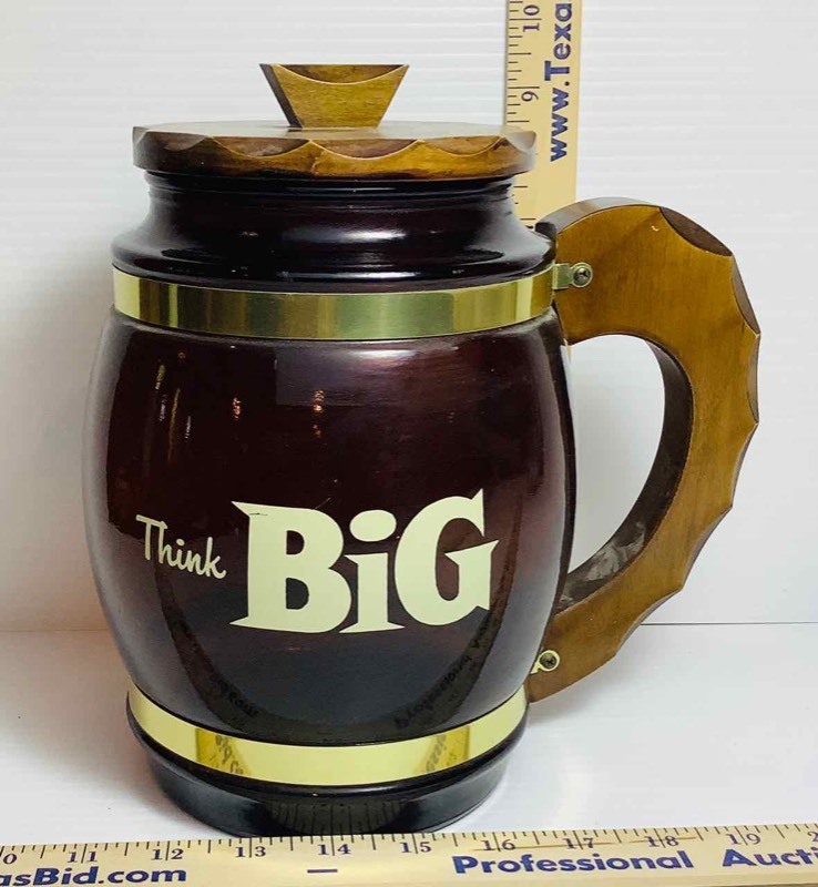 lot 195 image: Vintage Siesta Ware Think Big Cookie Jar (LR)