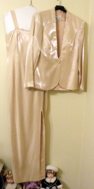 lot 207 image: Michaelangelo Formal Dress (MB)