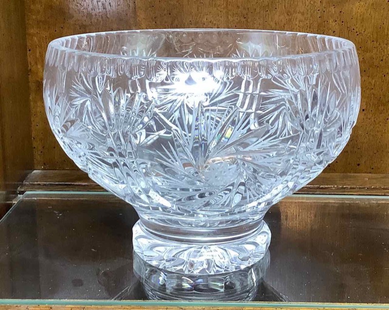 lot 229 image: GlassCrystal Bowl (DR)