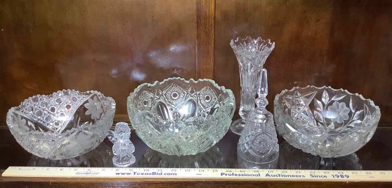 lot 230 image: GlassCrystal Bowls, Handbell and Knick Knacks (DR)