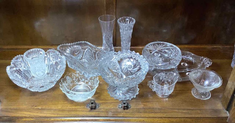 lot 231 image: GlassCrystal Bowls and Bud Vases (DR)