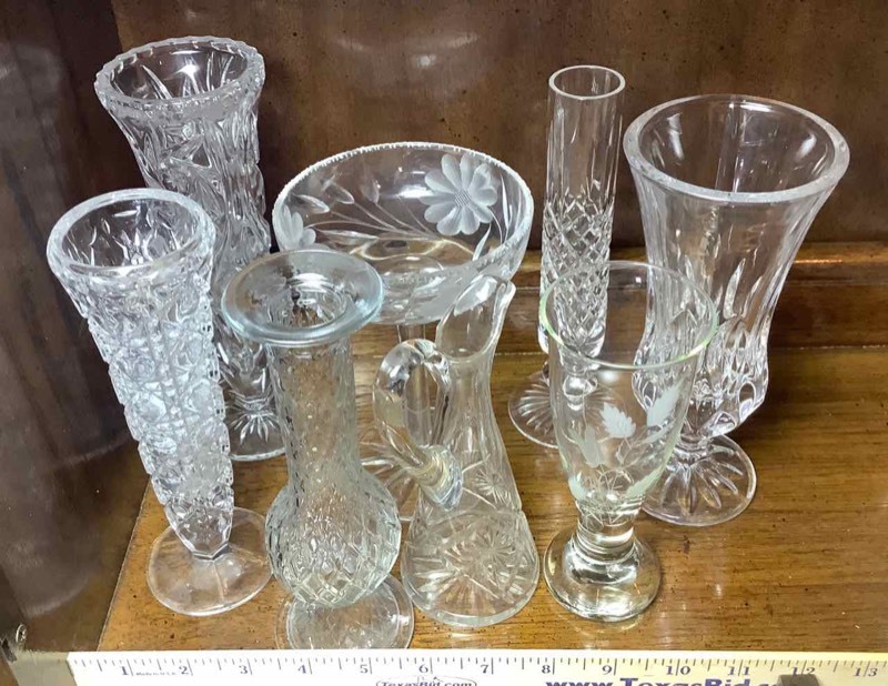 lot 233 image: 8 GlassCrystal Bud Vases (DR)