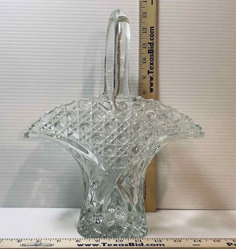 lot 239 image: GlassCrystal Basket (DR)
