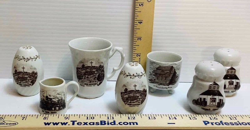 lot 259 image: Fredericksburg Collectible Tableware Set (DR)