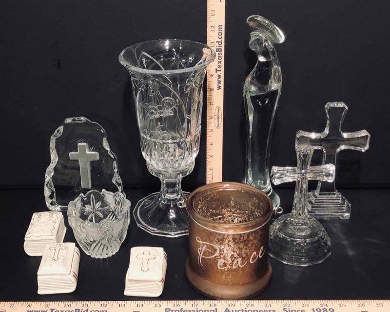 lot 260 image: (10) GlassCrystal Crosses, Christian Decor, Vases, Figurine (LR)
