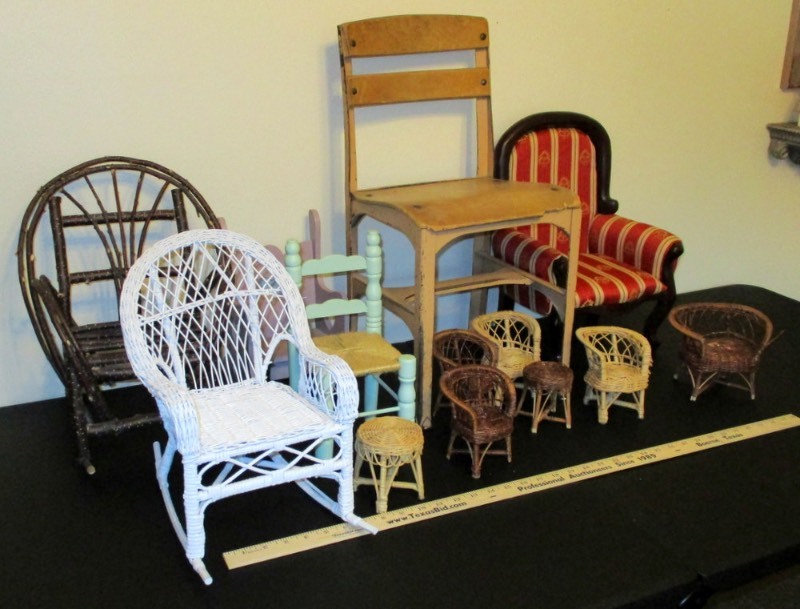 lot 292 image: DollDoll House Chairs (B2)