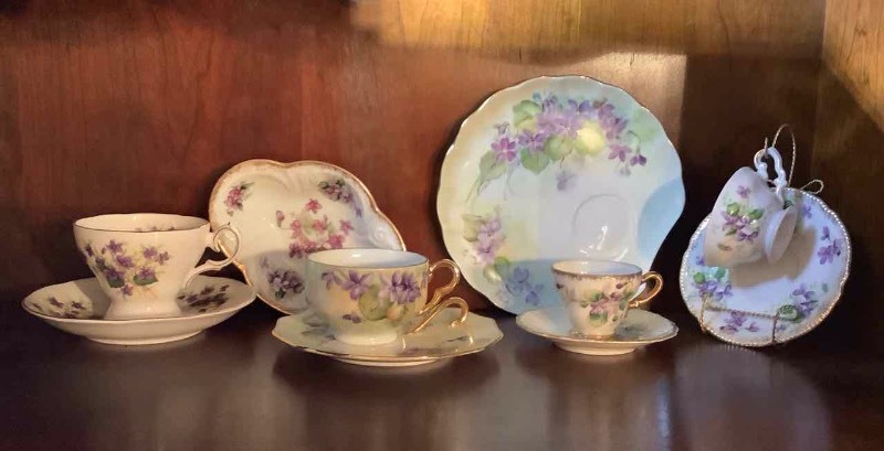 lot 305 image: Violets Cups & Saucers, Plates, Musical Cup (DR)