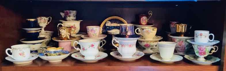lot 306 image: Cups & Saucers (DR)