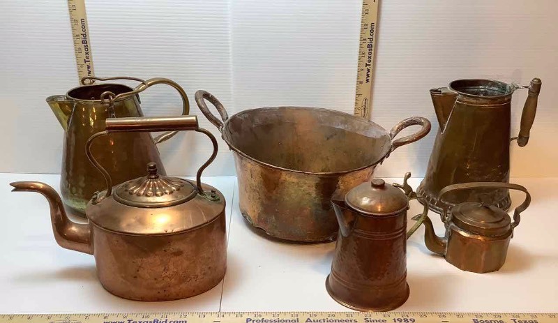 lot 318 image: Copper Pots and Kettles (DR)