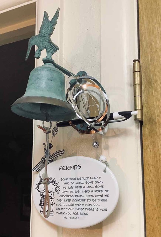 lot 327 image: Cast Iron Wall Bell (Hummingbird), Ceramic Plaque, Chime (K)